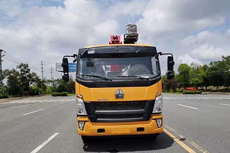 北京五环高速汽车维修人员 车在路上没油了 高速24小时拖车救援服务热线电话
